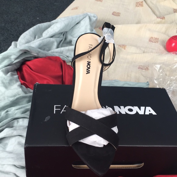 Fashion Nova “when will you understand” heel - Picture 3 of 4